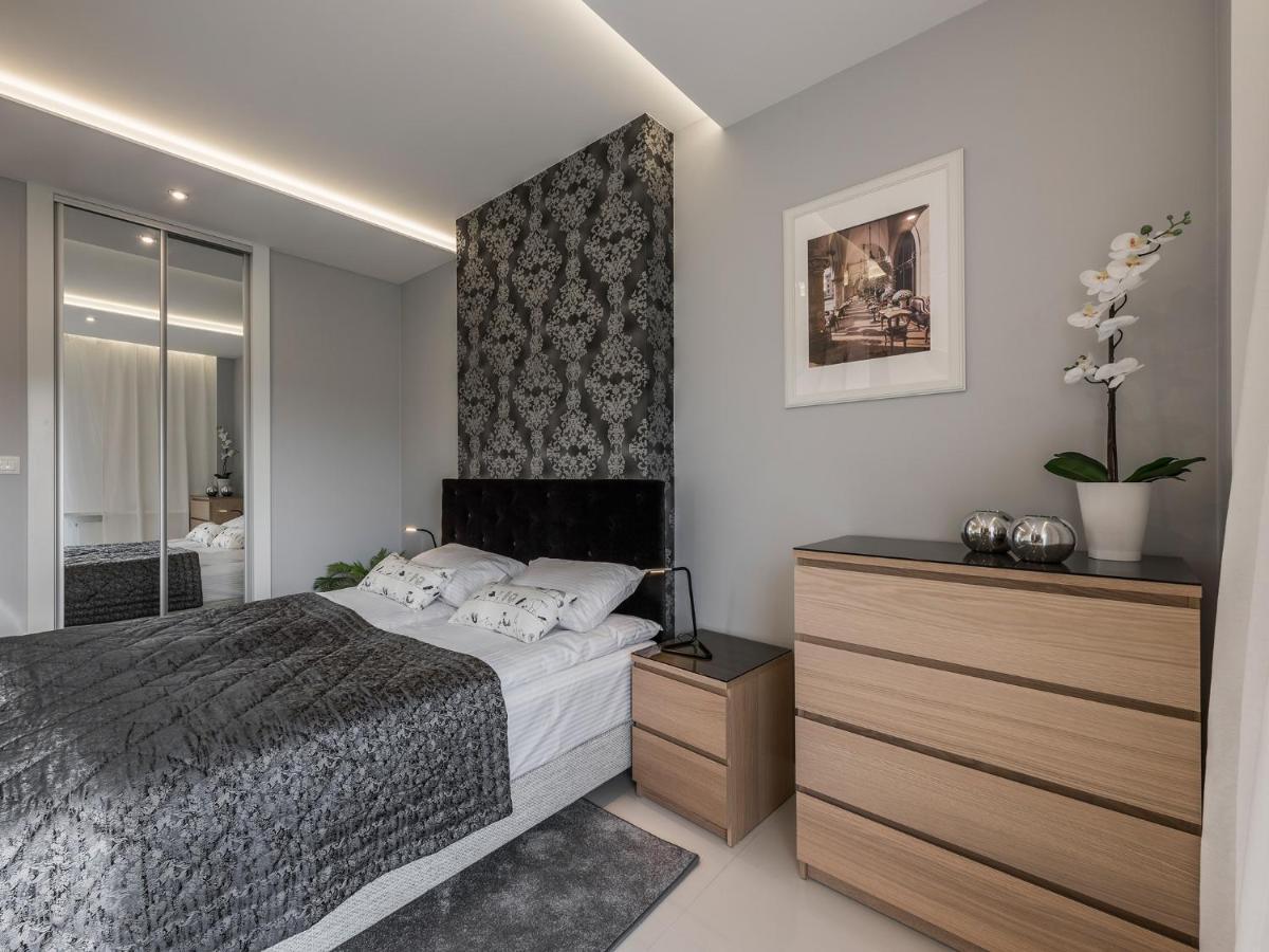 Black Pearl Apartment Krakau Buitenkant foto